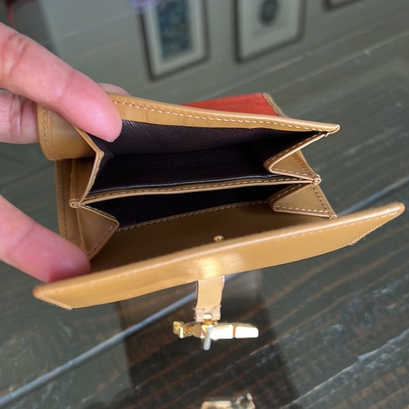 GUCCI — barely used - Picture 4 of 11